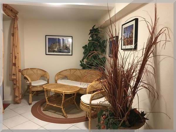 Gemütliche Sitzecke Pension Deparade Altenburg – ruhige Unterkunft