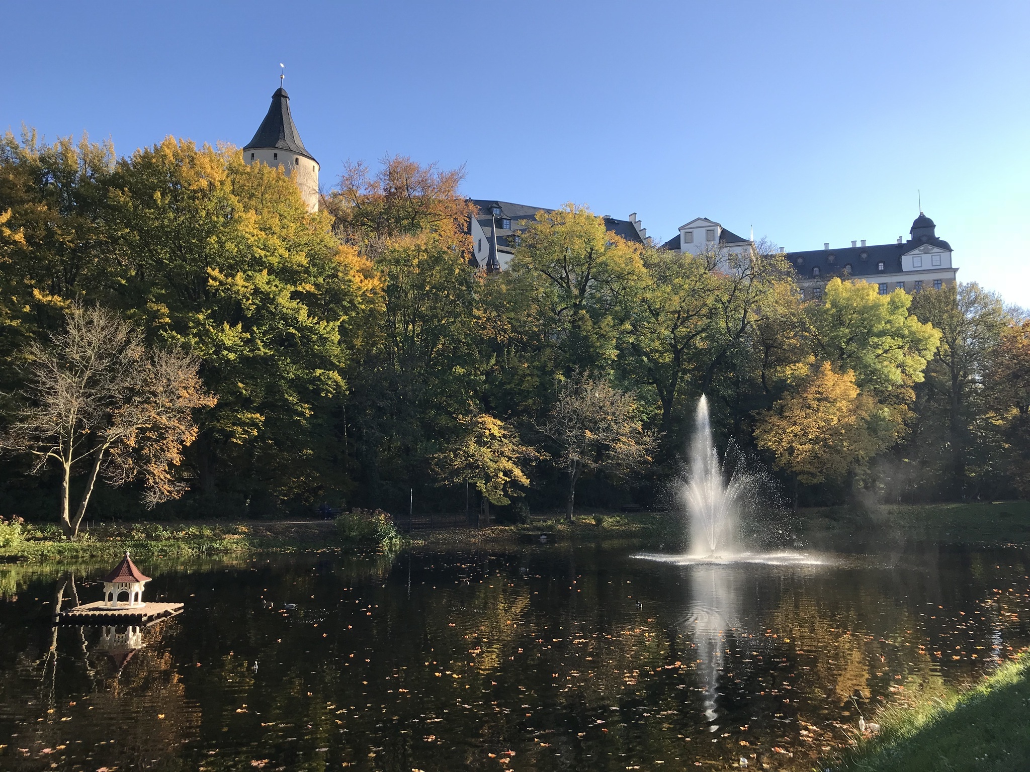 Pautitzer Teich mit Schloss Altenburg – Umgebung und Alternative zum Hotel